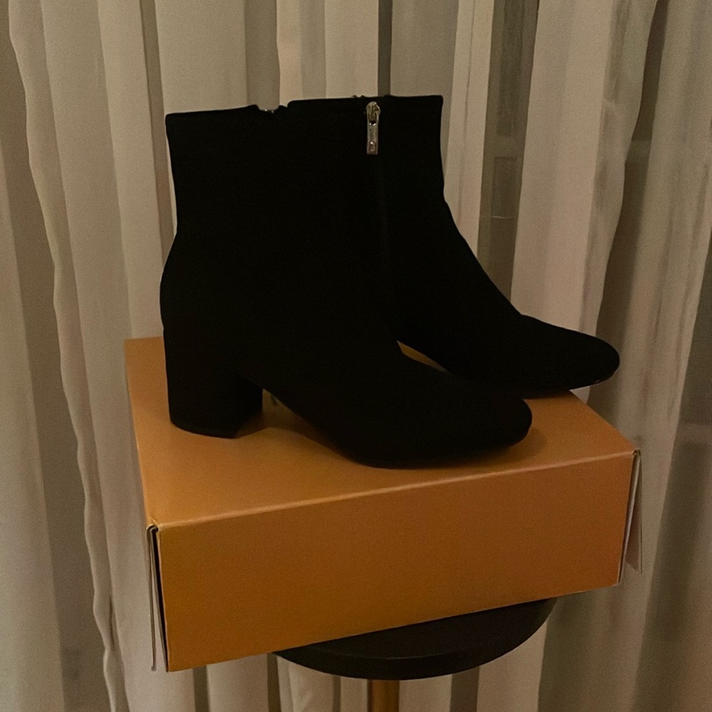 UNISA Black Suede bootie, size 7.5 M